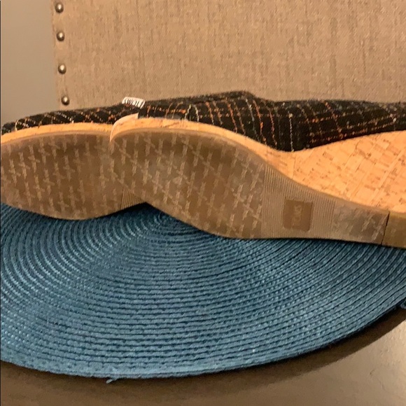 Toms Emma Wedge Black Pumps Peep Toe Cork Heels 8 - Picture 5 of 6